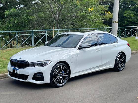 BMW 330e 2.0 16V TURBO HÍBRIDO M SPORT AUTOMÁTICO BMW 330e 2.0 16V TURBO HÍBRIDO M SPORT AUTOMÁTICO